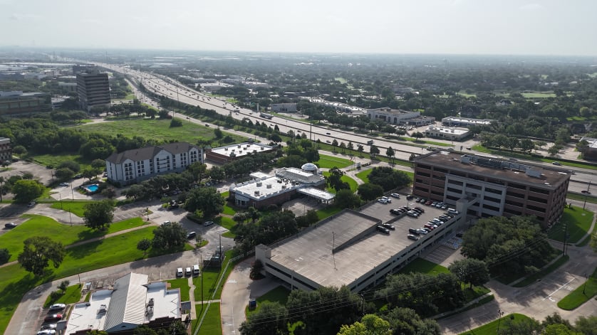 Exterior_6671 SW Freeway